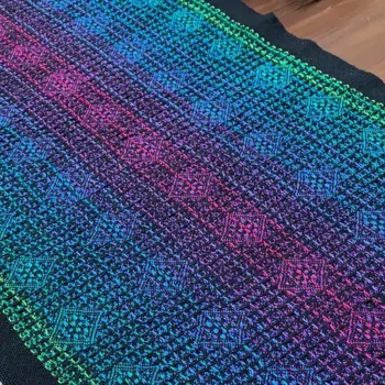 Many Diamonds Tablerunner